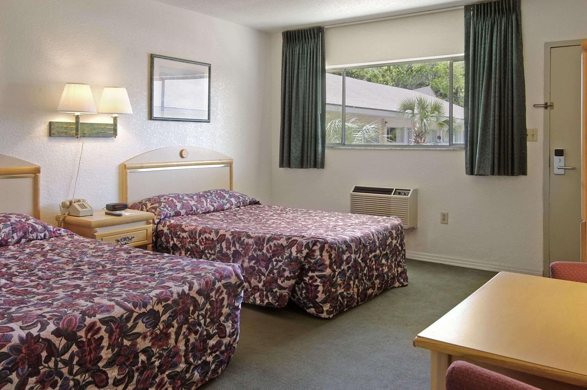 University Inn Gainesville Room photo