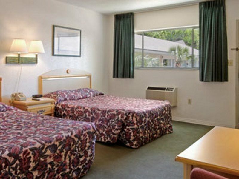 University Inn Gainesville Exterior photo